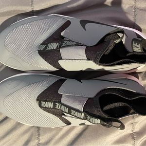 NWOT Nike Flex Runner sneakers.